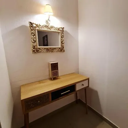 Lägenhet Cozy In 60 M² With Balcony Garden View