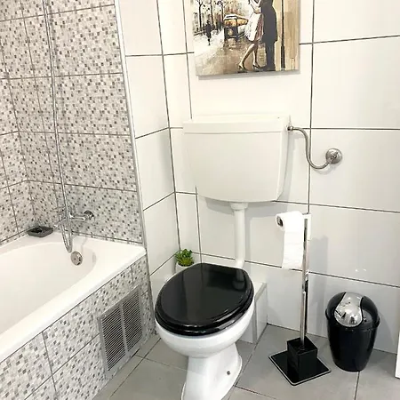 Cozy In 60 M² With Balcony Garden View