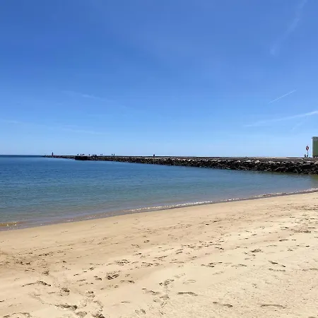 Apartmán Cozy In 60 M² With Balcony Garden View